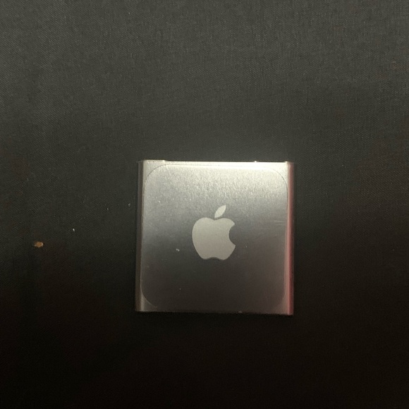 iPod Shuffle No charger Looks Like Battery Expanded Popped Screen Out Parts Only - Picture 2 of 3